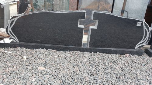 dviejų dalių juodo granito paminklas