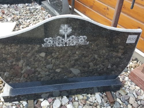 juodo Gabro diabaz granito paminklas vienos dalies su piešiniu