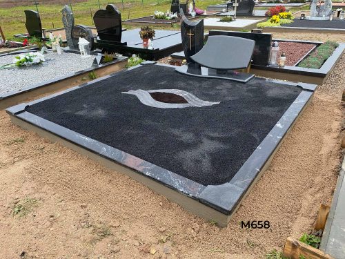 Dviejų dalių paminklas kapas dekoruotas juoda blizgia skalda