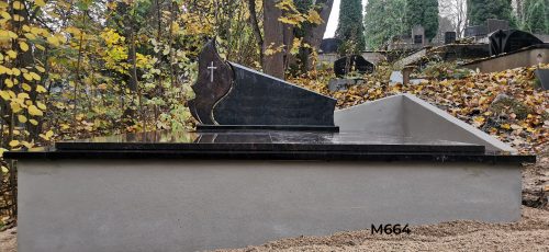 Dviejų dalių paminklas kapo dengimas granito plokštėmis